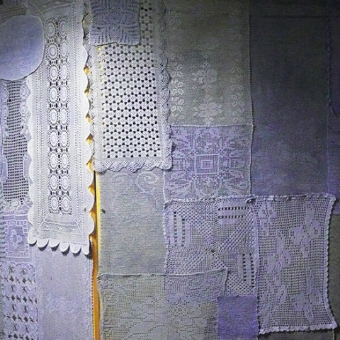Cortile/Curtigghiu - La segreta. Videoinstallazione. Durata: 18’46’’. A colori, con audio. Montaggio con Aniko Gal.